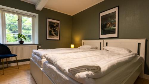 two beds in a room with green walls at Nordic Lodges in Malmö