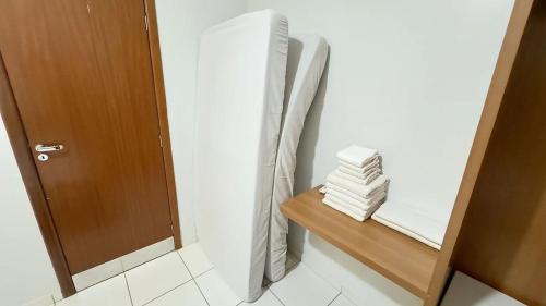 a room with a door and a shelf with towels at CRCN - Golden Dolphin Grand Hotel in Caldas Novas