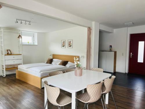 a bedroom with a bed and a table and chairs at APSTAY Bungalow I Parking option & Self Check-in in Graz