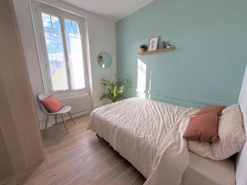 a bedroom with a bed and a chair and a window at Le Paisible - proche des Thermes in Chamalières