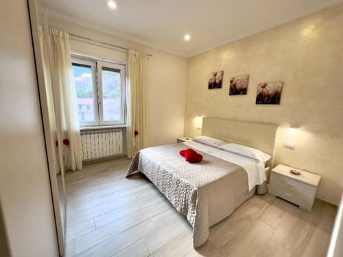 a bedroom with a bed with a red pillow on it at Blu costiera Casa Vacanze in Maiori