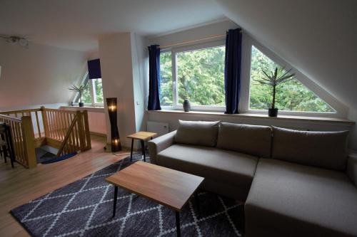 a living room with a couch and a window at Ferienwohnung Hagge Quickborn bei Hamburg in Quickborn