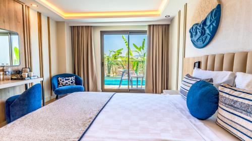 a bedroom with a bed and a view of a pool at Çenger Blue Collection Hotel Ultra All Inclusive in Manavgat