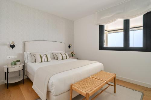Beachfront Penthouse & Pool by ELE Apartments