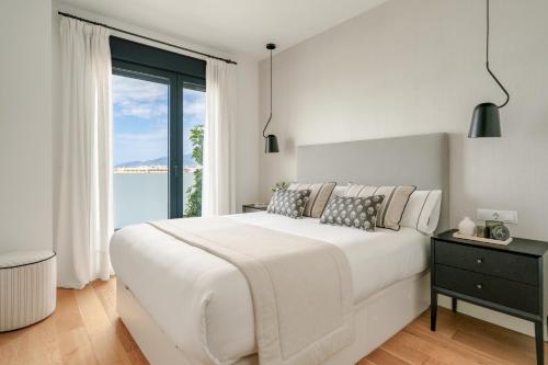 Beachfront Penthouse & Pool by ELE Apartments