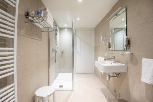 a bathroom with a sink and a shower at Hotel Como in Como