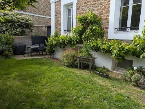 House & Garden - 5 min walk to the beach