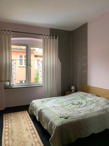 a bedroom with a large bed and a window at Apartamenty w Kamienicy in Reszel