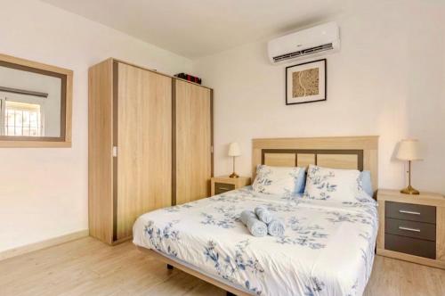 Quiet 3-bedroom house near Town Hall & Centre