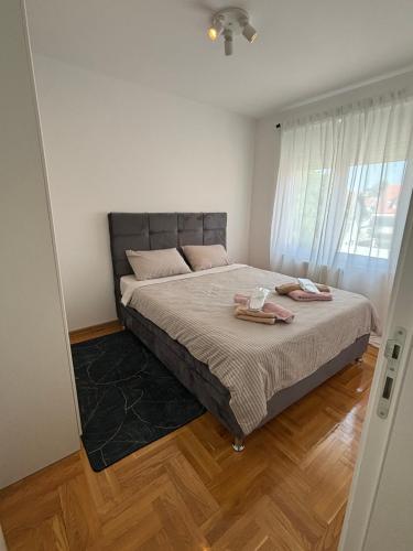 a bedroom with a large bed with a large window at Vanila Ub in Ub