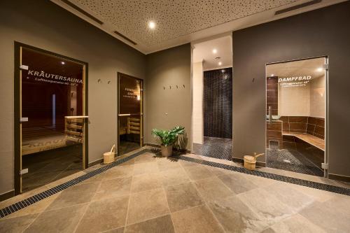 a store hallway with two entrances to a store at Leni-Marie Saalbach in Saalbach-Hinterglemm