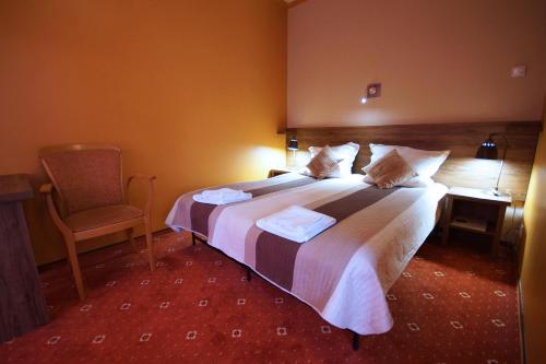Una cama o camas en una habitación de Hotel Kozak