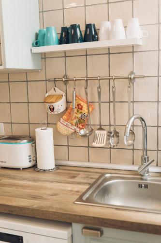 a kitchen counter with a sink and utensils at Casa Kilig 40 in Santa Cruz de Tenerife
