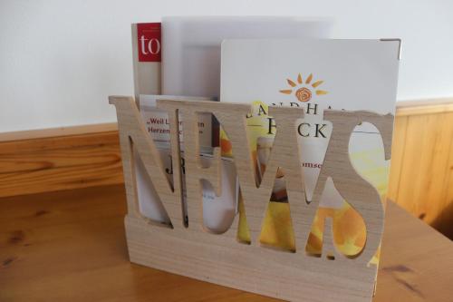 a wooden box with knives on a table at Hotel Landhaus Feckl in Böblingen