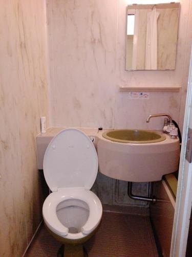 One Room Apartment 203 Hirai 2 - 2 mins from train station - Quiet Area - 2 people max