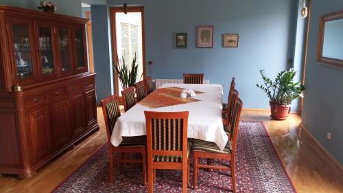 a dining room with a table and chairs in a room at Gospodarstwo Agroturystyczne-Pensjonat SAD in Podgórzyn