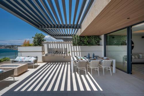 Luxury front line beach apartment IKKIL Bay