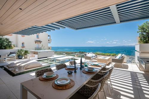 Luxury front line beach apartment IKKIL Bay