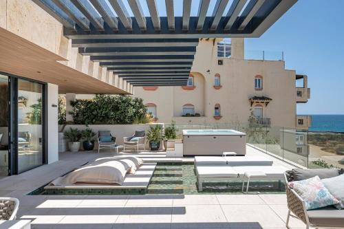 Luxury front line beach apartment IKKIL Bay