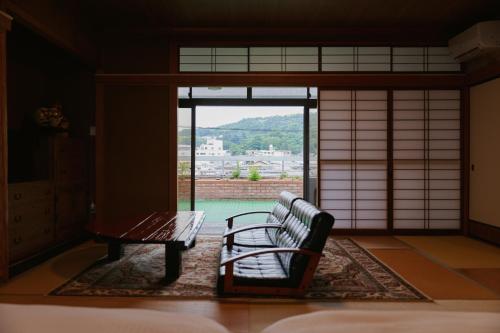 Top Floor Suite - Balcony View - Higashi Chaya Area