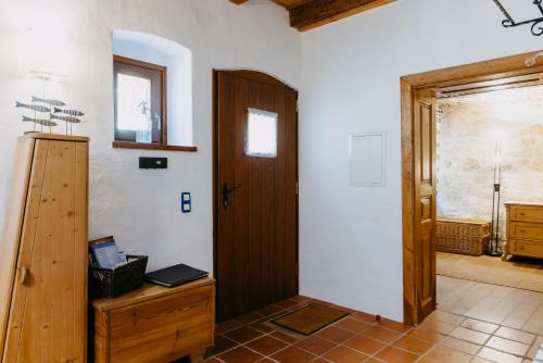 a hallway with a wooden door in a room at Casa.Peiso in Mörbisch am See