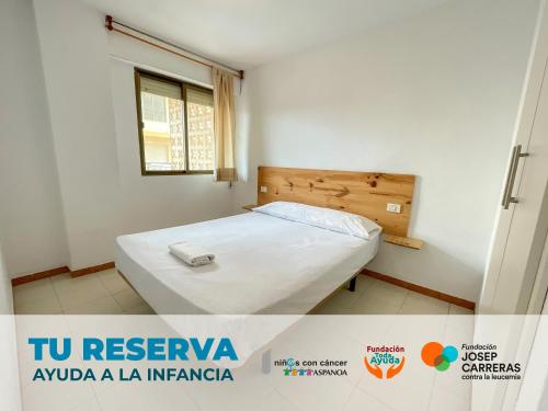 a bedroom with a bed in a room at Apartamentos Bernat 3000 in Oropesa del Mar
