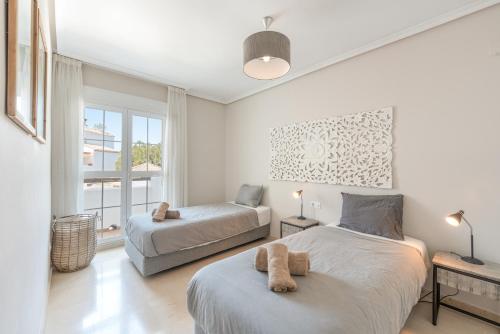 Beautiful And Bright Beach Home
