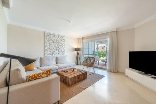 Beautiful And Bright Beach Home