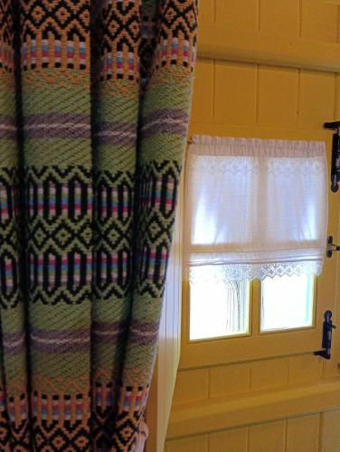 a curtain in front of a window in a room at Casinha das Portas Amarelas in Monsaraz