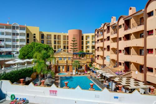 an aerial view of a resort with a swimming pool and buildings at Choromar Apartments in Albufeira