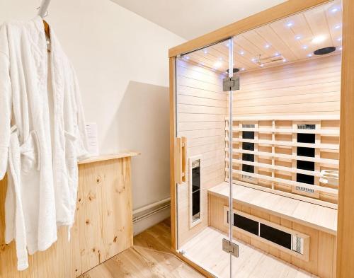 a bathroom with a shower and a glass door at Le SPA Étoilé - Baignoire Balnéo et Sauna Privatif in Mont-de-Marsan