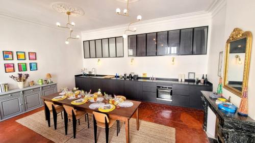 Le Palais 10, Superbe appartement d'Exception Authentique Centre Historique