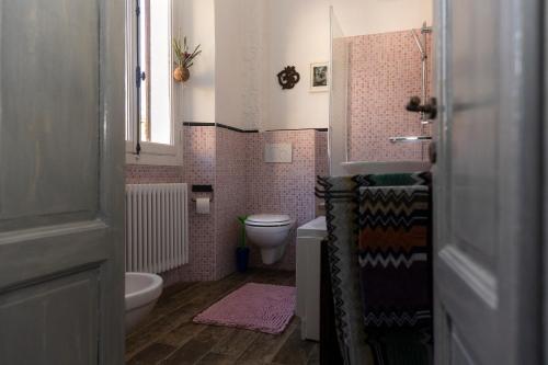 a bathroom with a toilet and a sink at Monastero Retreat - Villa con SPA in Lanzo dʼIntelvi
