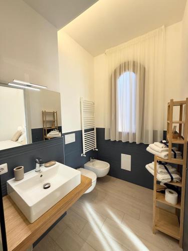 a bathroom with a white sink and a toilet at Villa Miriam in Gragnano
