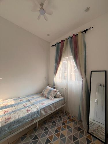 a bedroom with a bed and a window at Homestay Rancabango A4 Garut in Tarogong