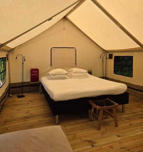 a bedroom with a bed in a tent at Nivå Camping & Glamping in Nivå