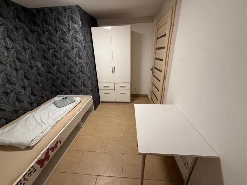 a small room with a bed and a table at Apartament bei Oberndorf in Oberndorf bei Schwanenstadt
