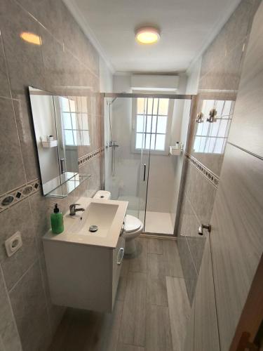 a bathroom with a sink and a shower and a toilet at Casa La Cordelera in Salinas