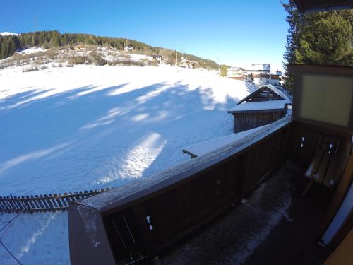 a view of a snow covered field with a fence at Tiroler Hasenhöhle in Wenns