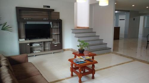 Televisyen dan/atau pusat hiburan di Lotus Hotel & Hostel