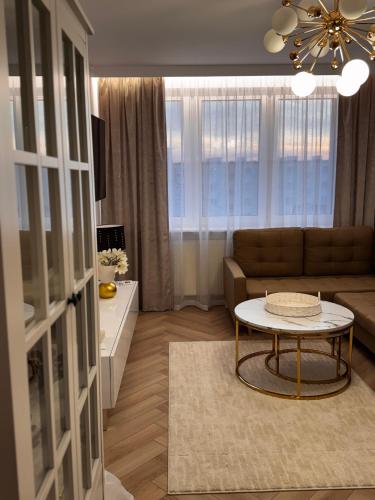 a living room with a couch and a table at Apartament Piękna in Łomża