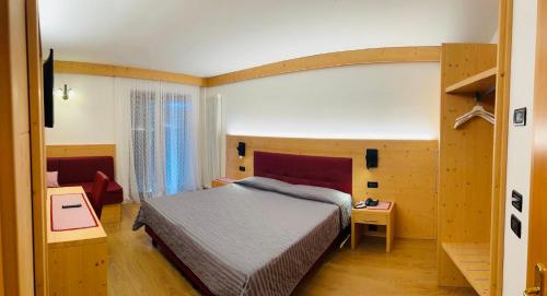 a bedroom with a large bed in a room at Hotel Al Prato in Fiera di Primiero