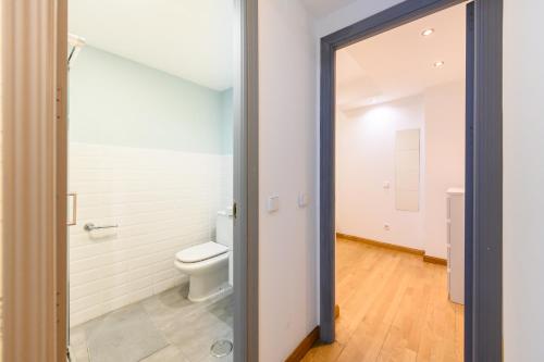 PRA100C - Piso de 2 dormitorios y 2 baños en el centro de Madrid - Alquiler temporal