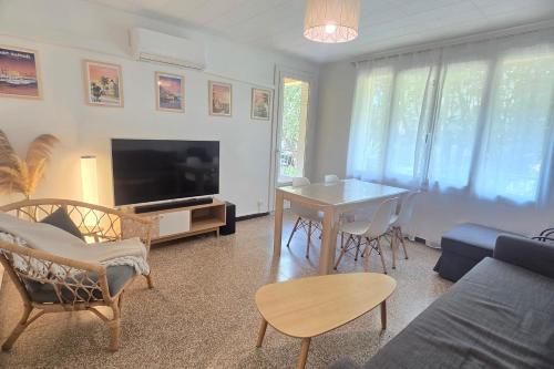Apartment in Fréjus near the beach with balcony
