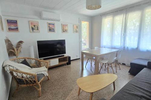 Apartment in Fréjus near the beach with balcony