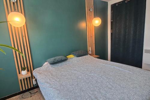 Apartment in Fréjus near the beach with balcony