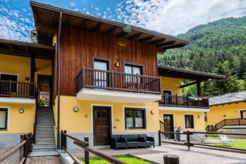 a house in the mountains with a balcony at The Haven Quiet Escape - Panoramic Terrace in Valtournenche