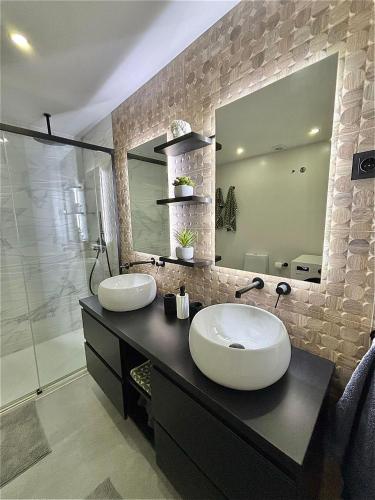 CT 418 - Faro's Torremolinos City Apartment - Six Colours