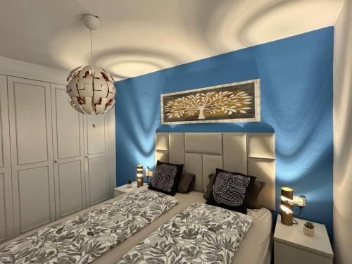 CT 418 - Faro's Torremolinos City Apartment - Six Colours