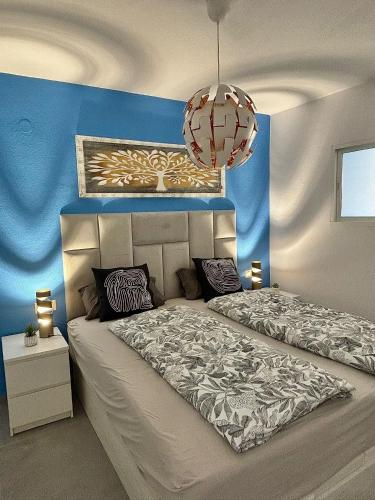 CT 418 - Faro's Torremolinos City Apartment - Six Colours